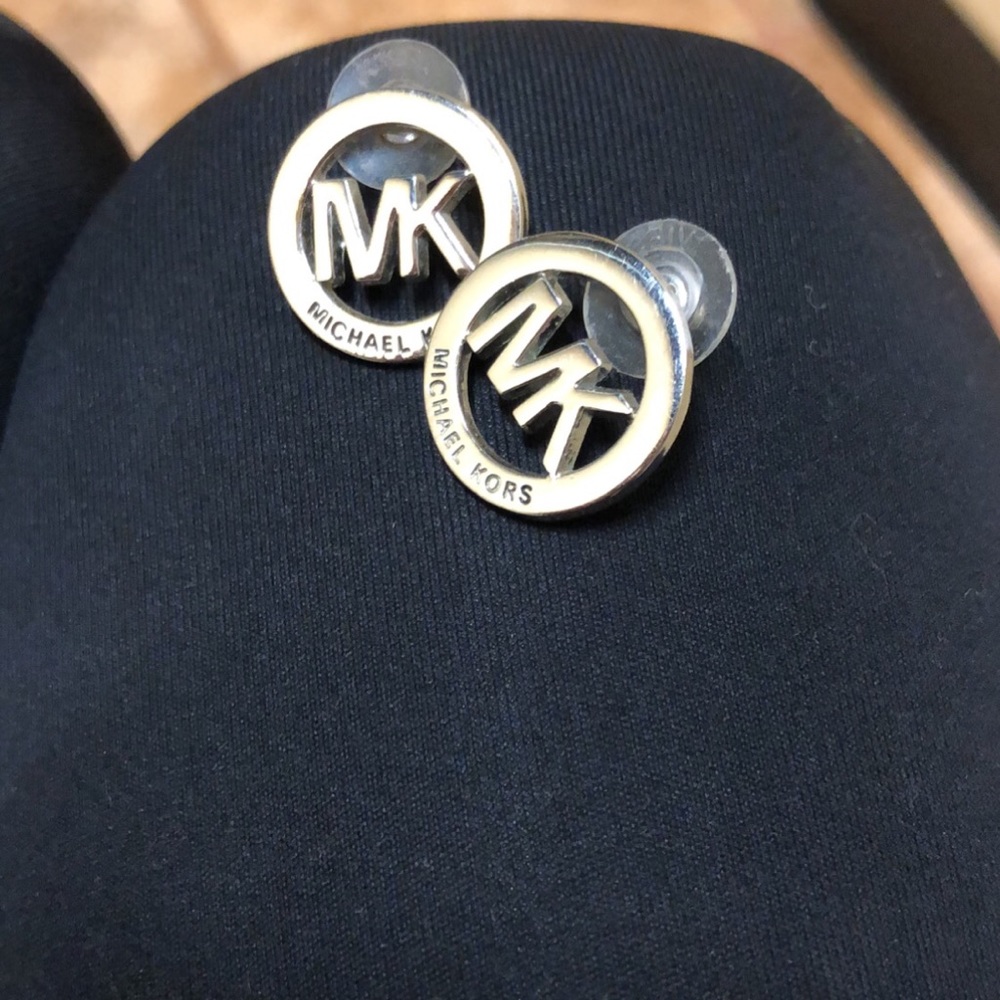 💯AUTHENTIC LIKE NEW MICHAEL KORS EARRINGS💎